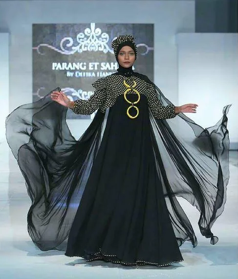 FASHION SHOW
