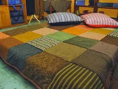 sprei kain lurik