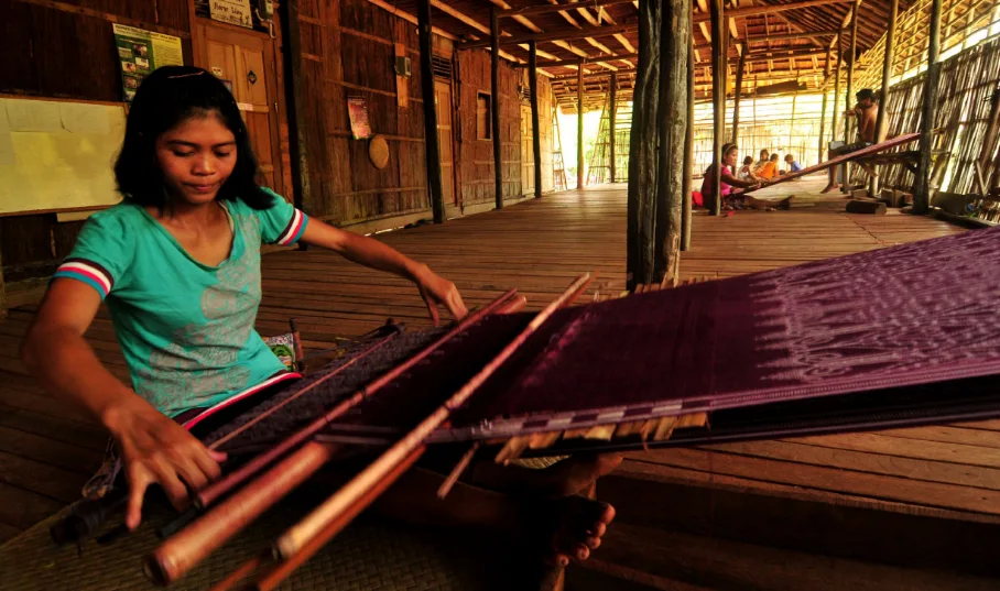 33 Kain Tradisional yang Ditetapkan Jadi Warisan Budaya Indonesia