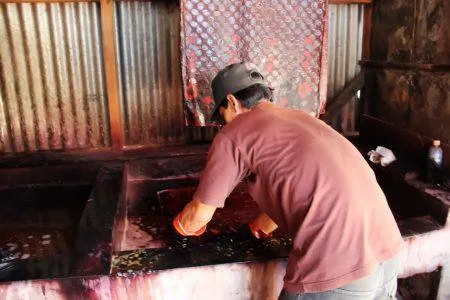 Kreatif Abu Vulkanik Bisa Jadi Pembersih Limbah Batik