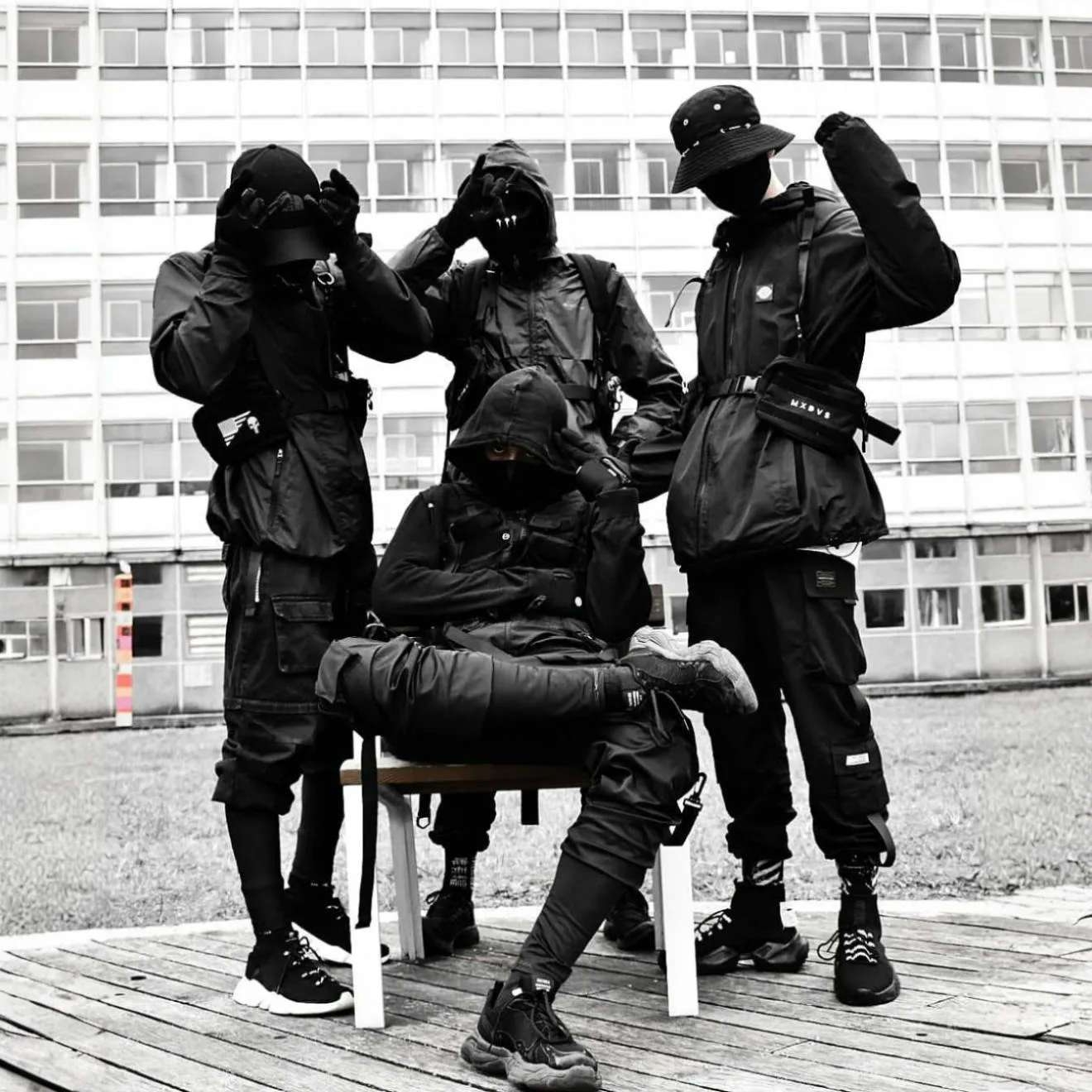 Mengenal Techwear, Tren Fashion Fungsional Bergaya Futuristik