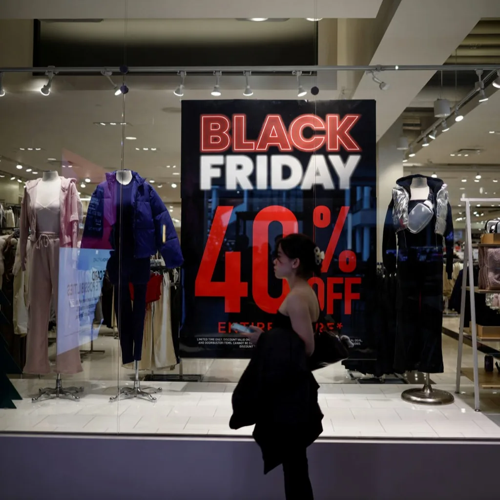 Black Friday di Dunia Fashion Lokal: Panduan Belanja Cerdas Biar Gaya Tetap Maksimal!