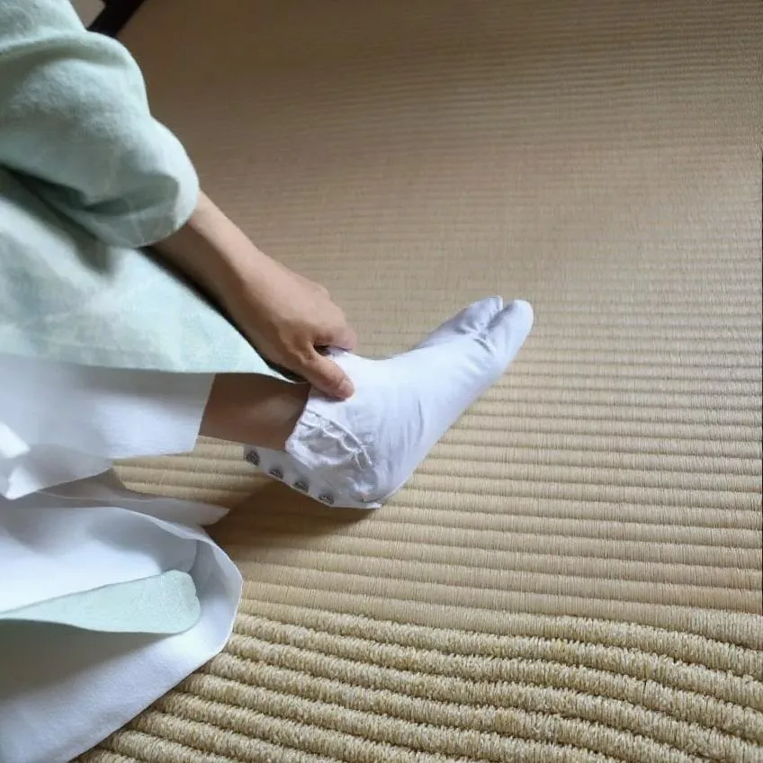 Bukan Sekadar Pelindung, Ini Budaya Memakai Kaos Kaki di Berbagai Nagara