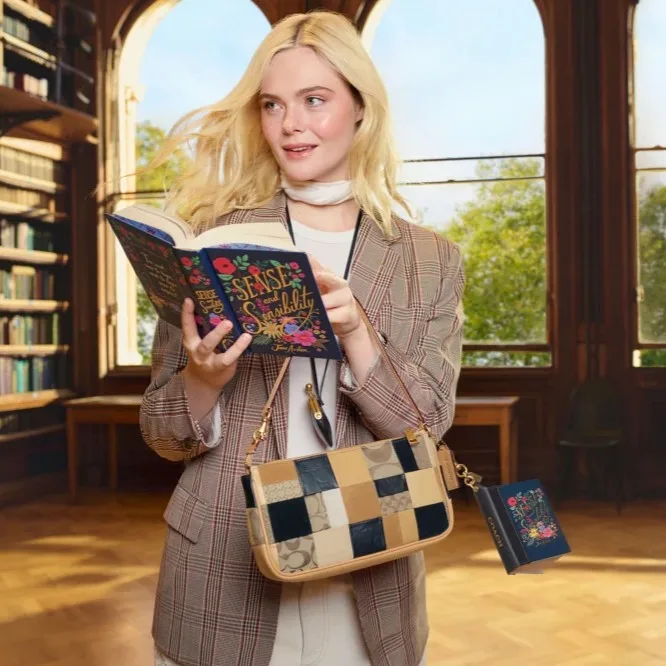 Dari Tren Bag Charm ke Book Charms – Aksesori Tas dari Coach dan Bangkitnya Fashion Literer