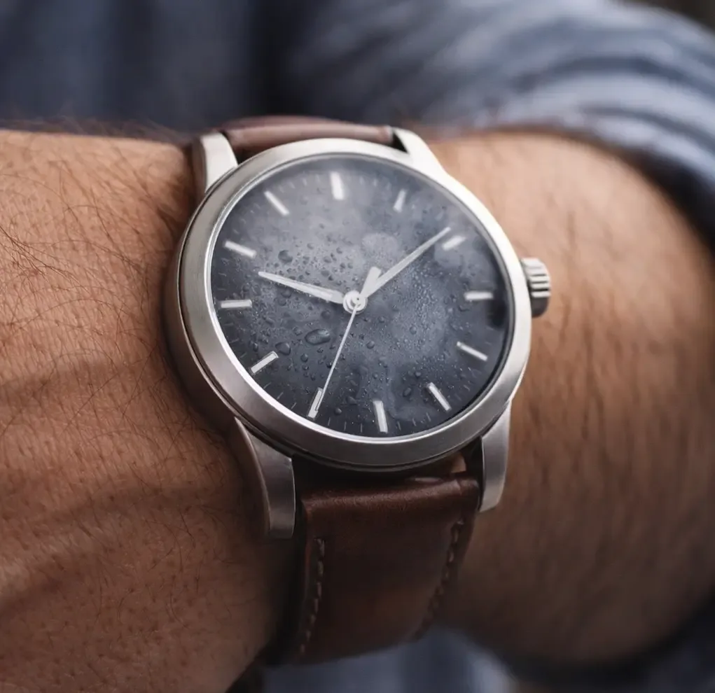 Jam Tangan Kesayanganmu Berembun? Coba Atasi Dengan Cara Ini!
