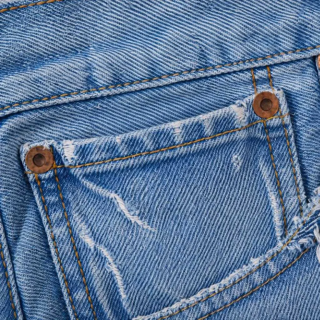 Mengapa Jeans Punya Kantong Kecil? Ternyata Bukan Sekadar Hiasan