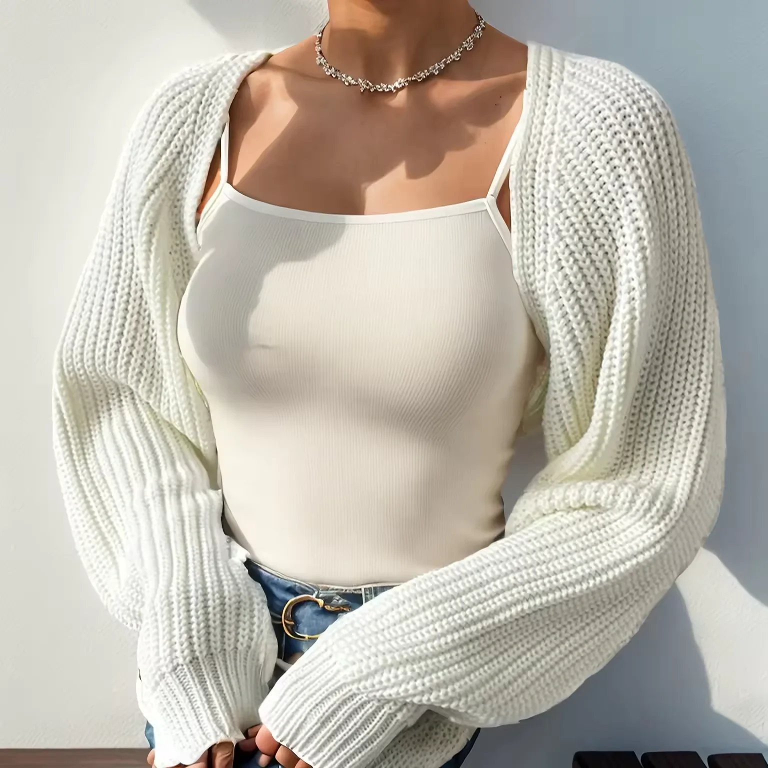 Mengenal Shrug, Outer Kecil yang Bikin Penampilan Auto Kece!